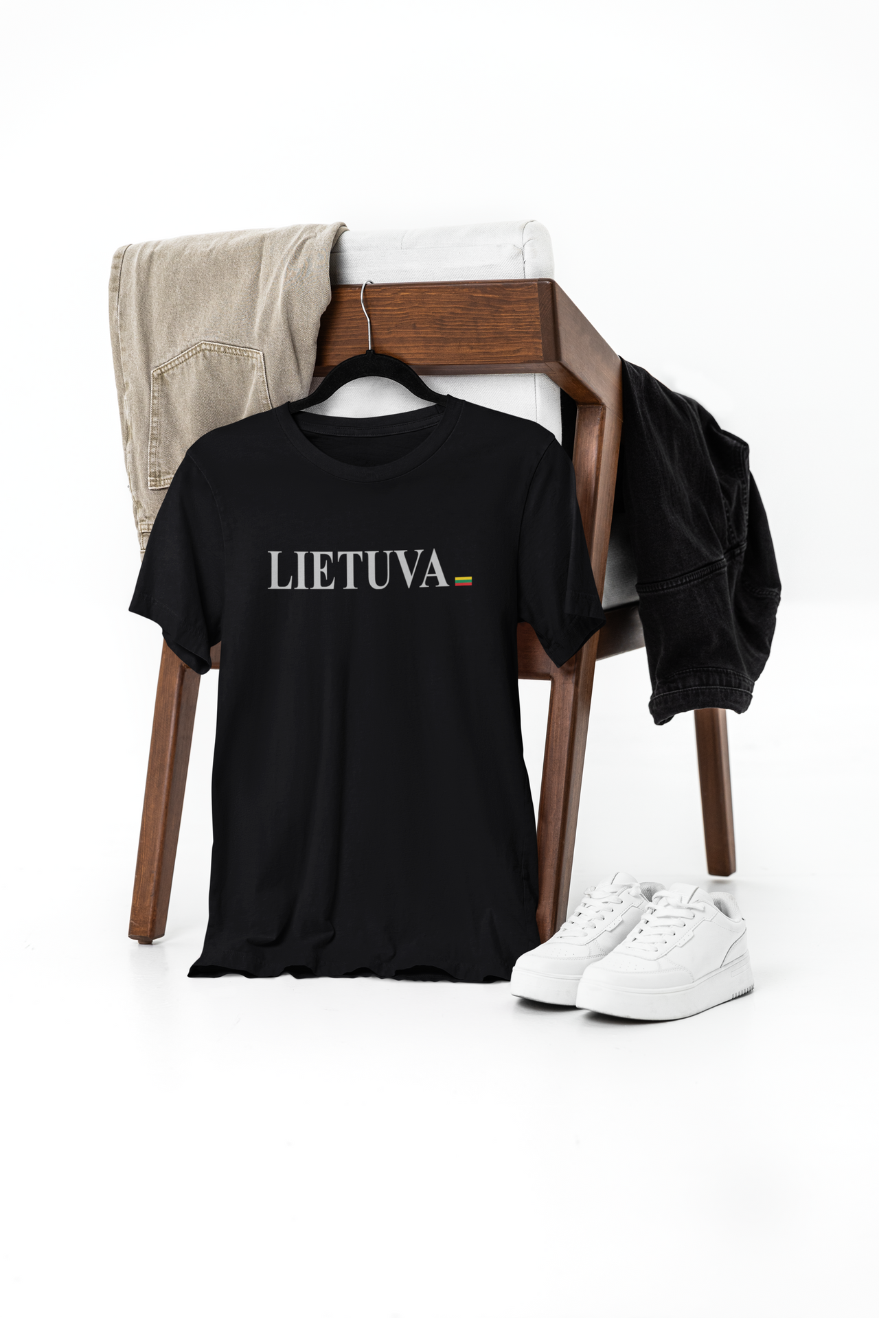 Juodi unisex maškinėliai "Lietuva su vėliavėle"