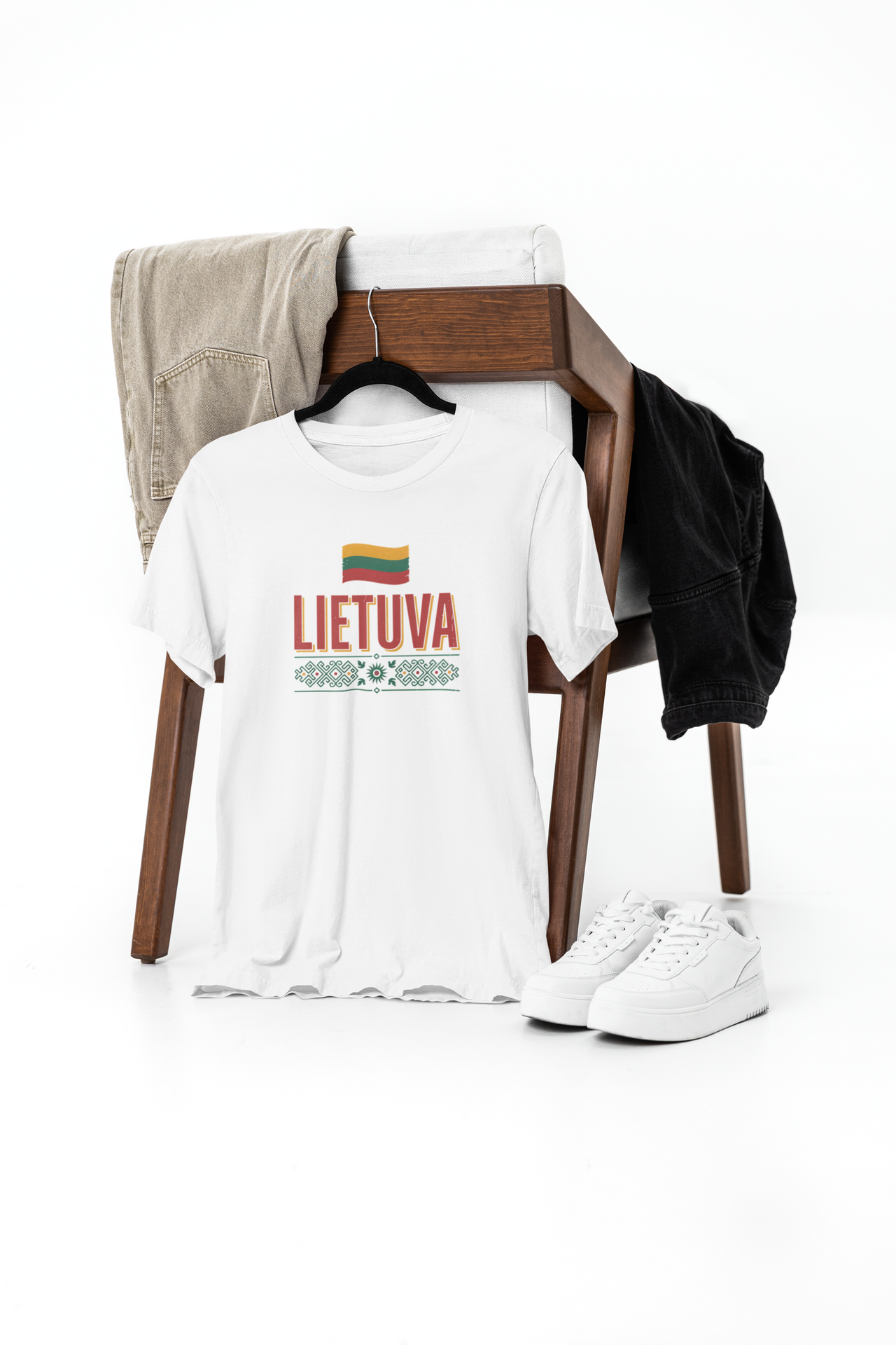 Balti unisex marškinėliai "Vintage stiliaus Lietuva su tautiniais motyvais"
