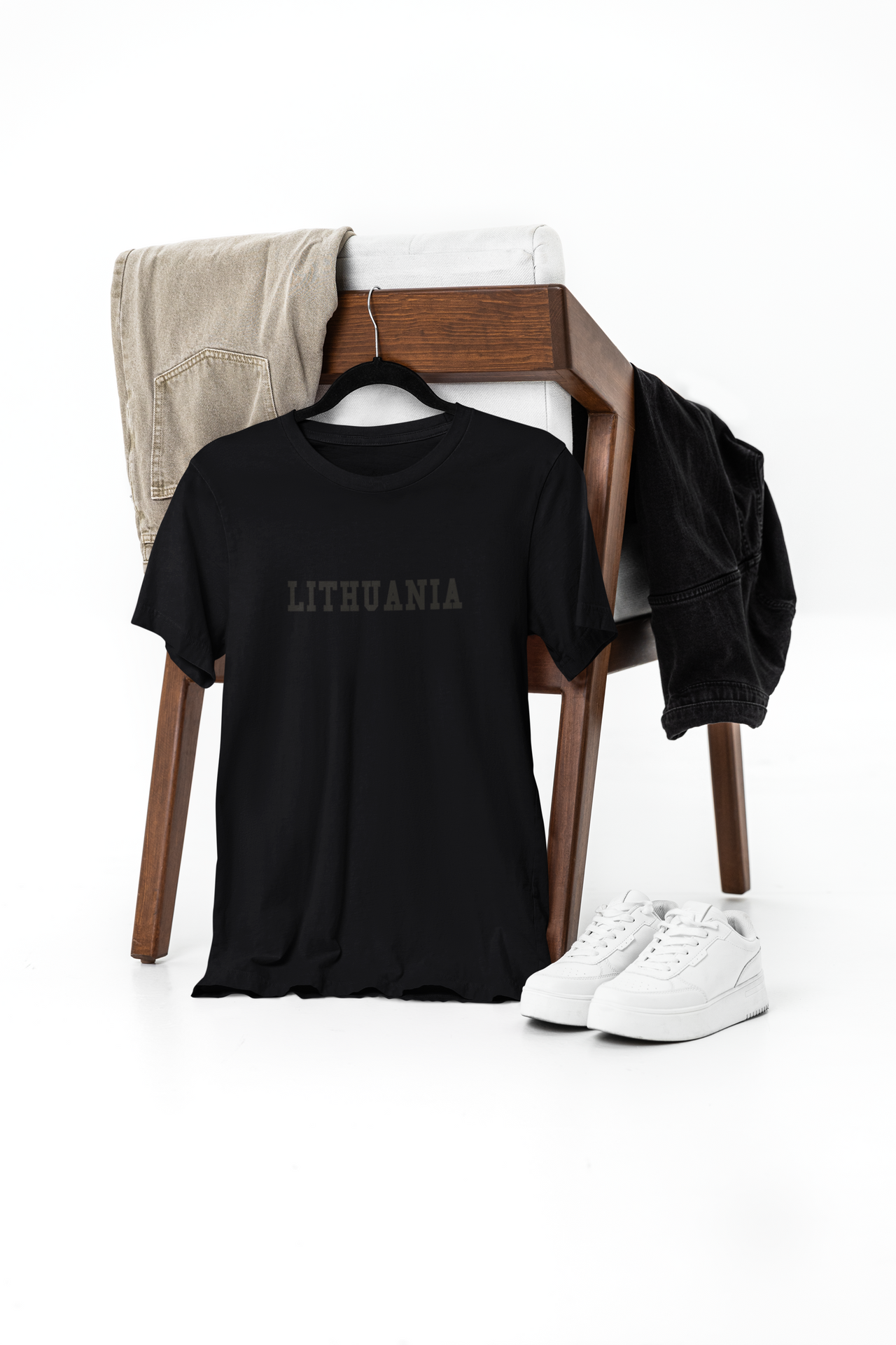 Juodi unisex marškinėliai "Lithuania iškilus užrašas"