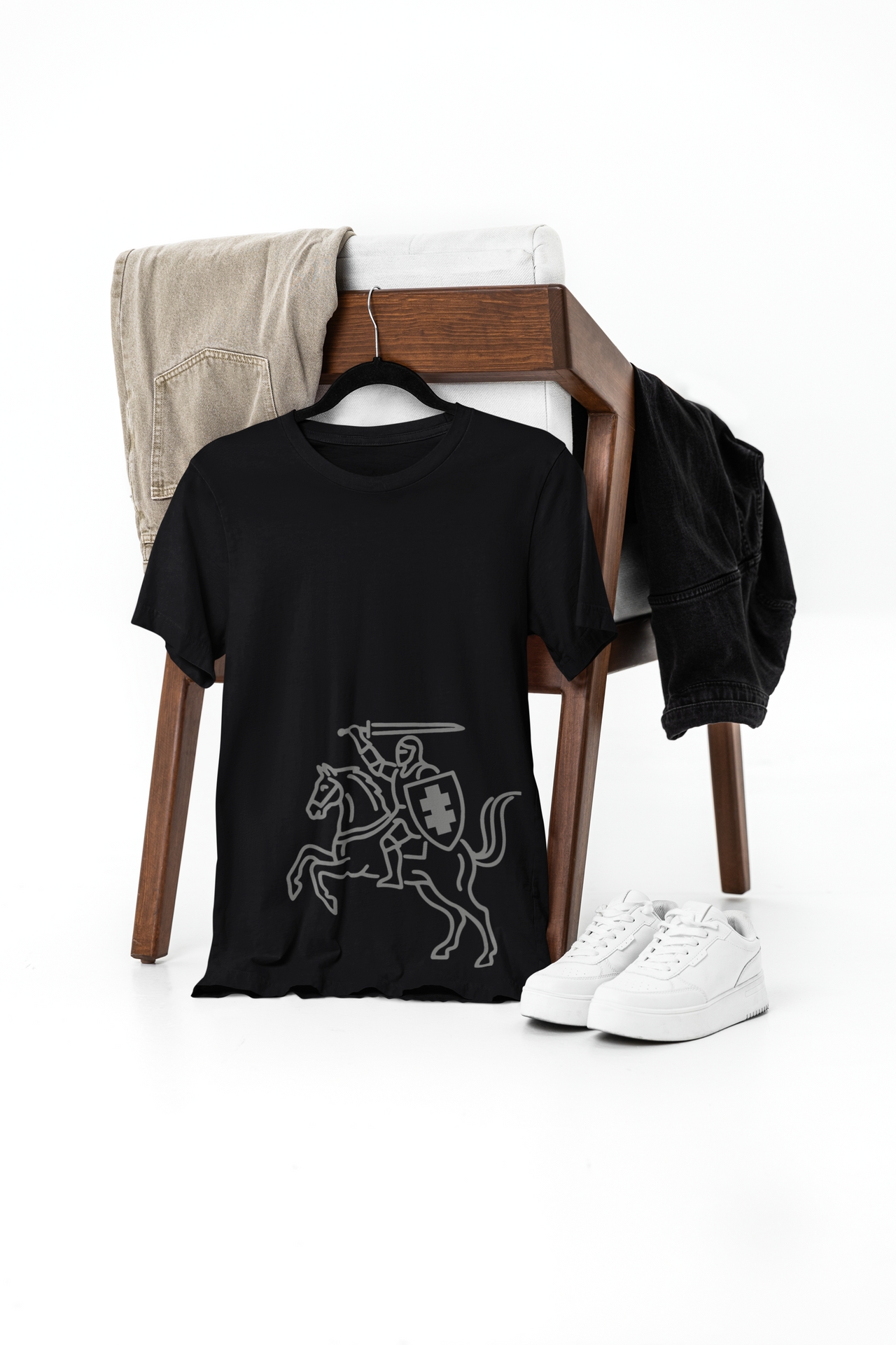 Juodi unisex marškinėliai "Stilizuotas vytis ant šono"