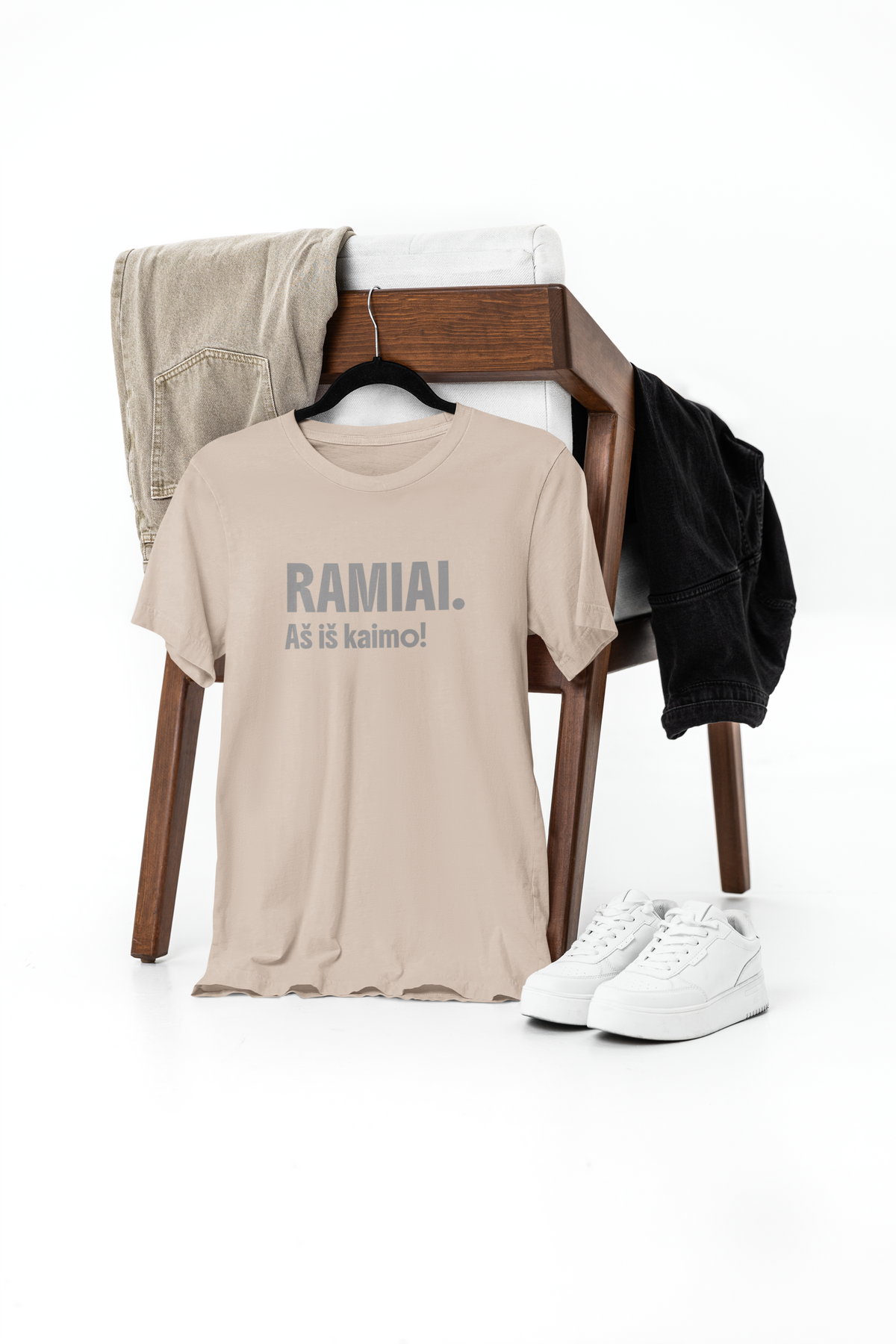 Smėlinės spalvos unisex marškinėliai "Ramiai. Aš iš kaimo!