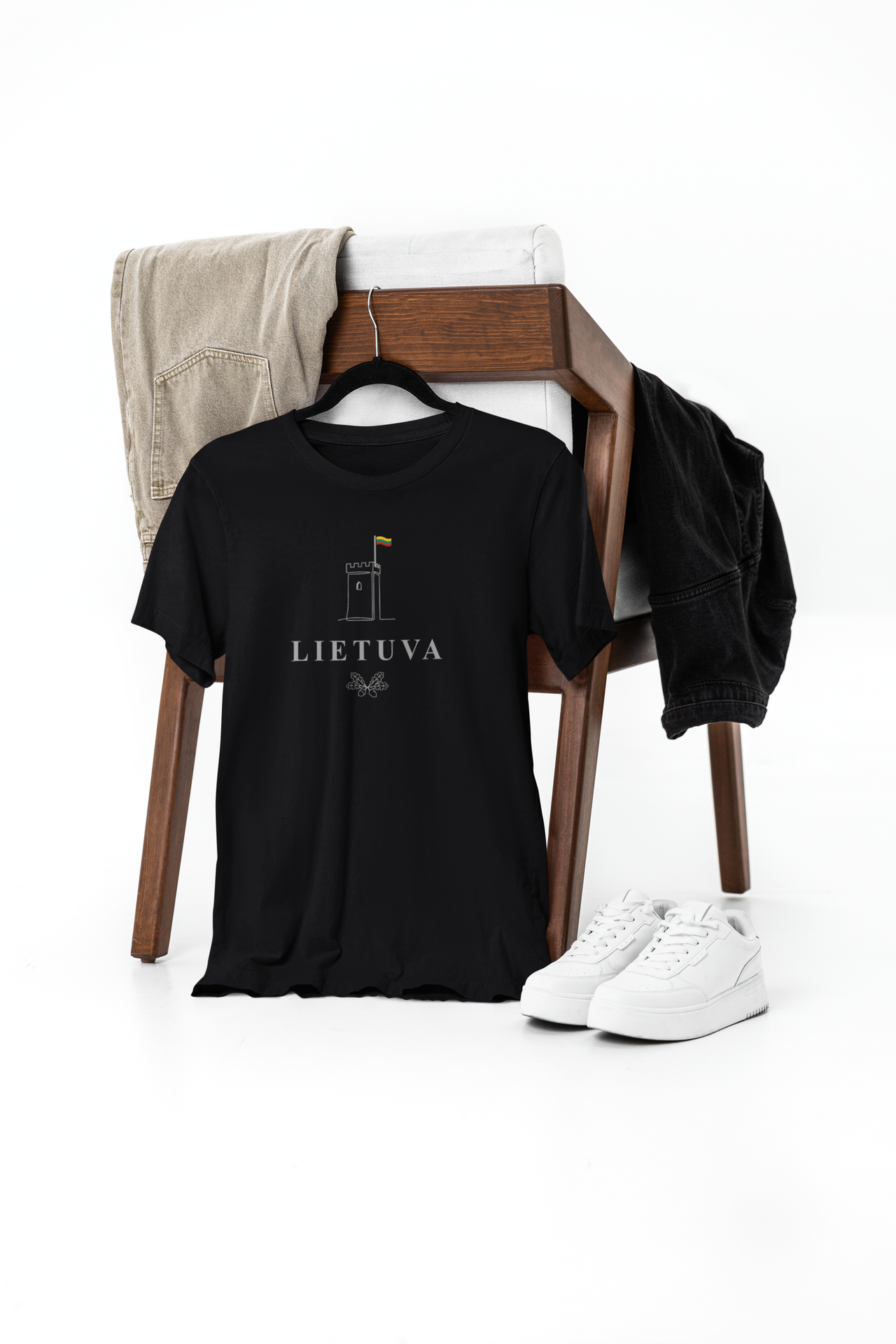 Juodi unisex marškinėliai "Lietuva su bokštu"