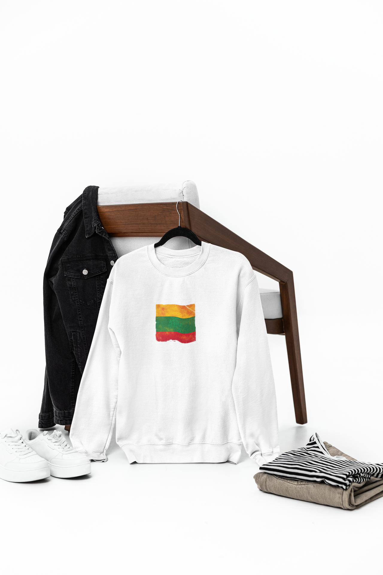 Baltas unisex džemperis "Sendinta Lietuvos vėliava su Vyčiu"