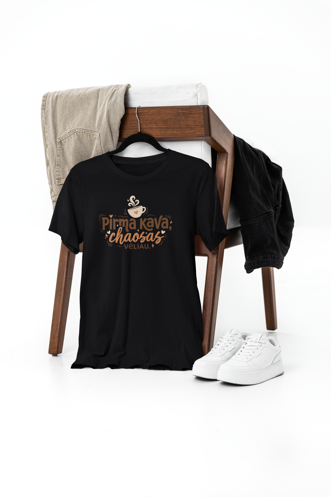 Juodi unisex marškinėliai "Pirma kava, chaosas vėliau"