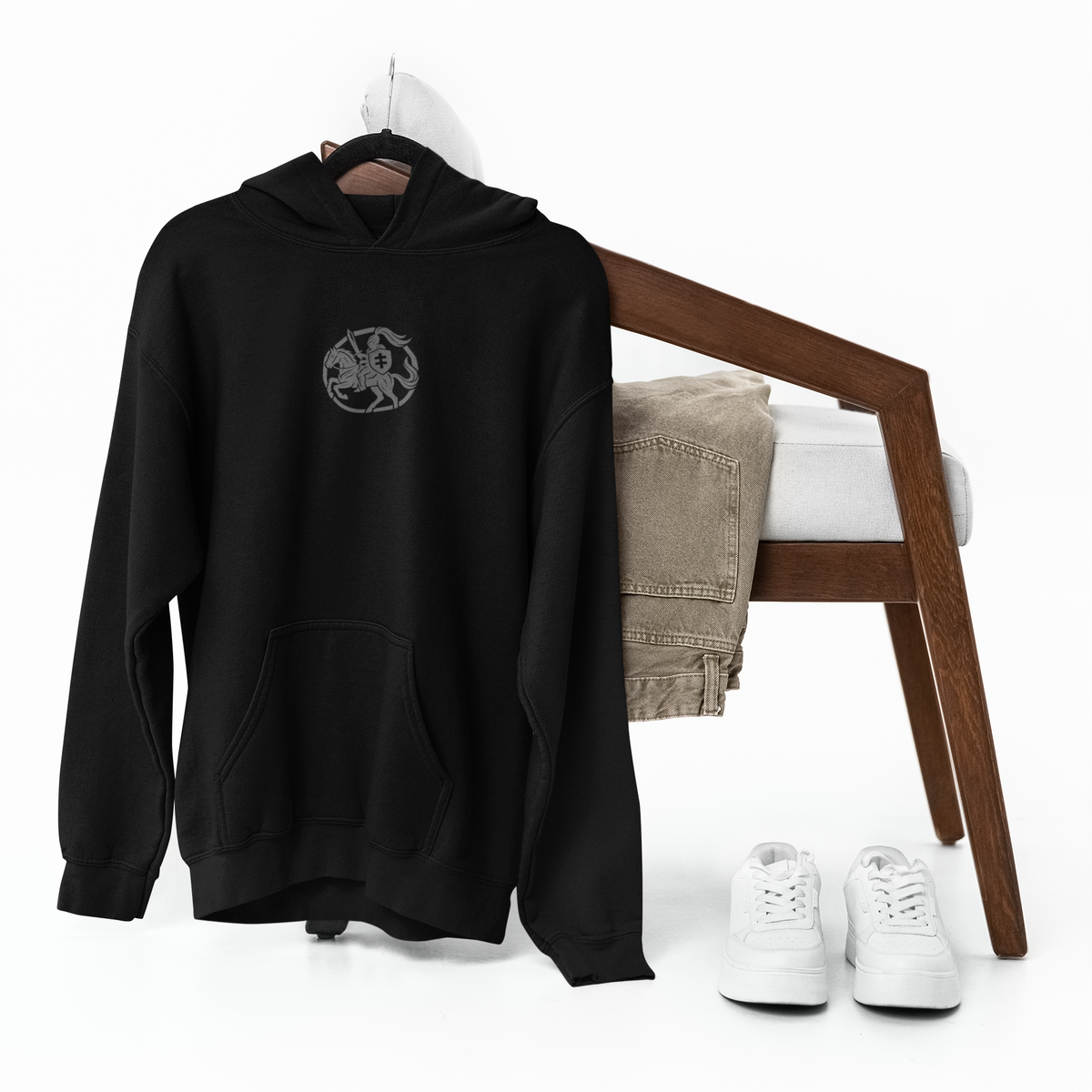 Juodas UNISEX džemperis su gobtuvu "Vytis"