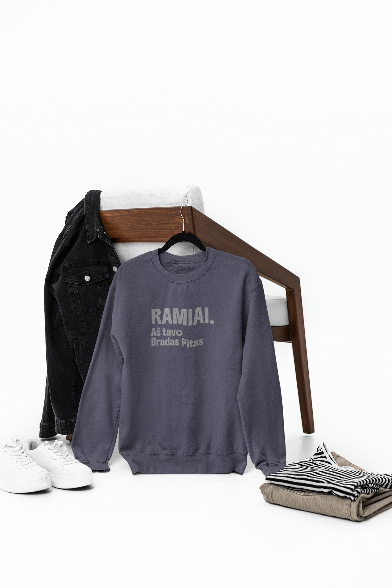 Tamsiai mėlynas unisex džemperis "Ramiai. Aš tavo Bradas Pitas"